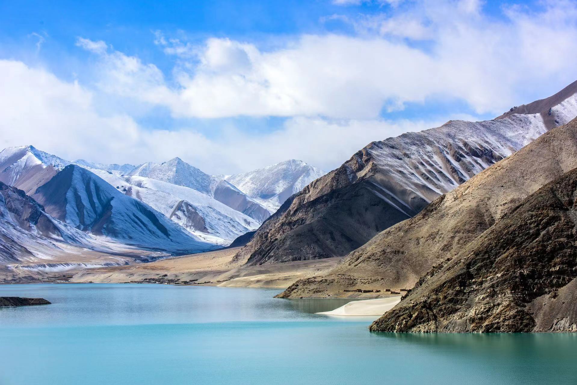 新疆南疆14日深度遊&mdash;&mdash;穿越天山祕境，漫步絲路古城，紅山峽谷、白沙湖、塔合曼濕地、巴楚胡楊林、莎車古城、帕米爾景區、溫宿大峽谷、克孜爾尕哈烽燧