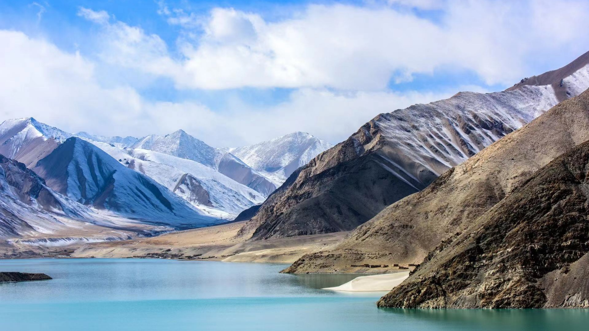 新疆南疆14日深度遊——穿越天山祕境，漫步絲路古城，紅山峽谷、白沙湖、塔合曼濕地、巴楚胡楊林、莎車古城、帕米爾景區、溫宿大峽谷、克孜爾尕哈烽燧