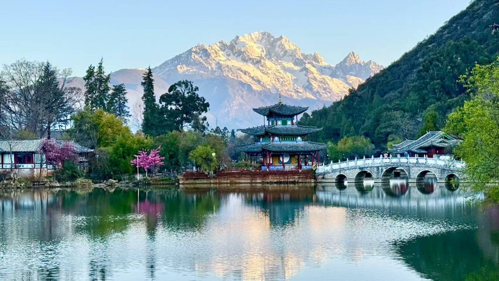 雲南7日遊&mdash;&mdash;大理、麗江古城、玉龍雪山、月光之城，最美峽谷徒步、探訪香格里拉秘境、體驗扎染非遺技藝、騎馬草原